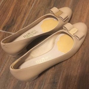Nude Ferragamo heels in great condition